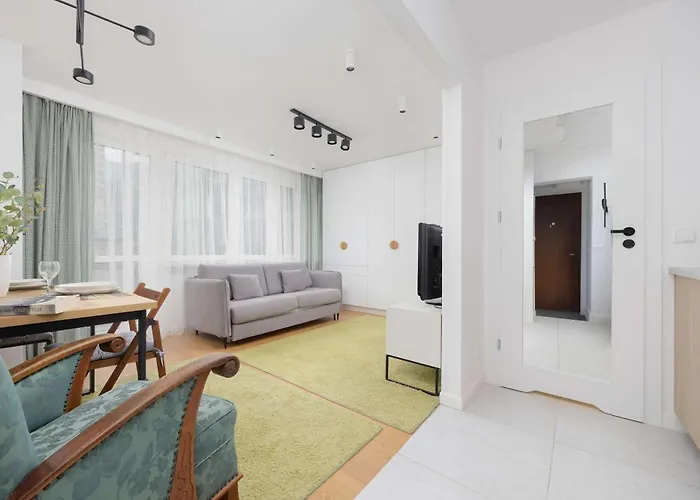 Apartament With Balcony Near Metro By Renters Warszawa