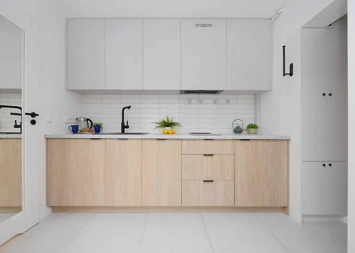 With Balcony Near Metro By Renters Apartament Warszawa