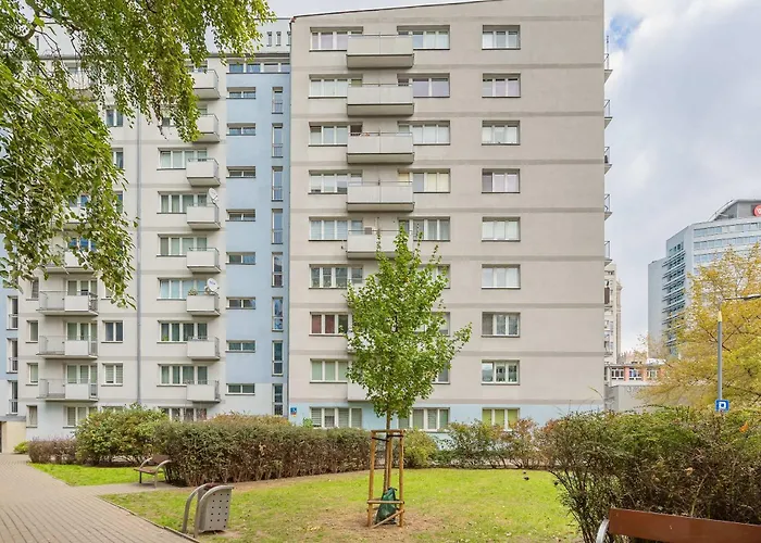 With Balcony Near Metro By Renters *