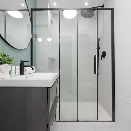 With Balcony Near Metro By Renters *
