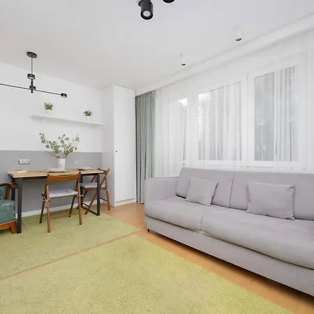 With Balcony Near Metro By Renters وارسو