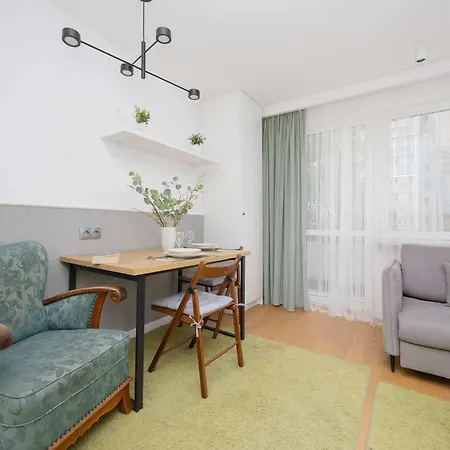 Lejlighed With Balcony Near Metro By Renters