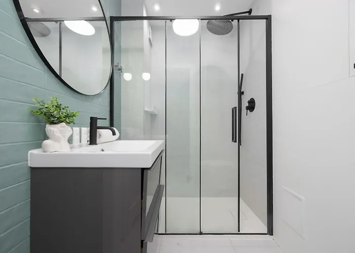 With Balcony Near Metro By Renters *