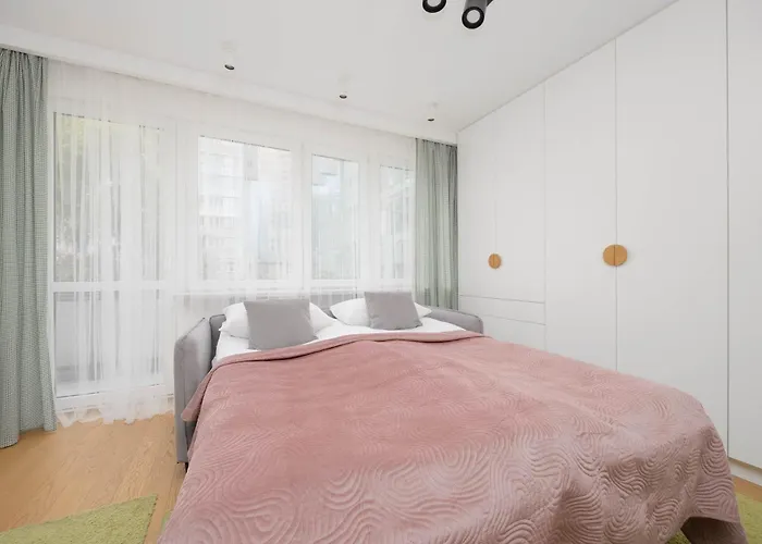 With Balcony Near Metro By Renters Apartment *