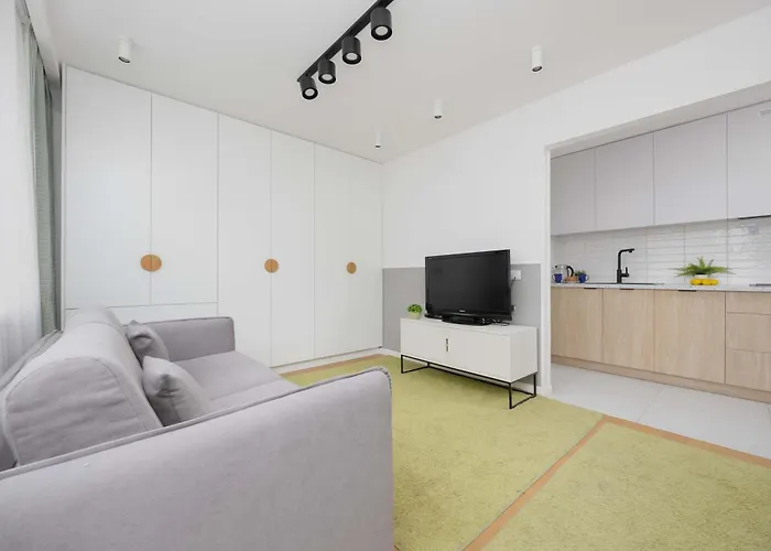 アパート With Balcony Near Metro By Renters