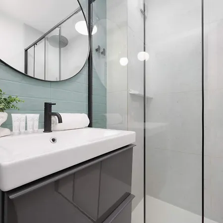 Apartmán With Balcony Near Metro By Renters *