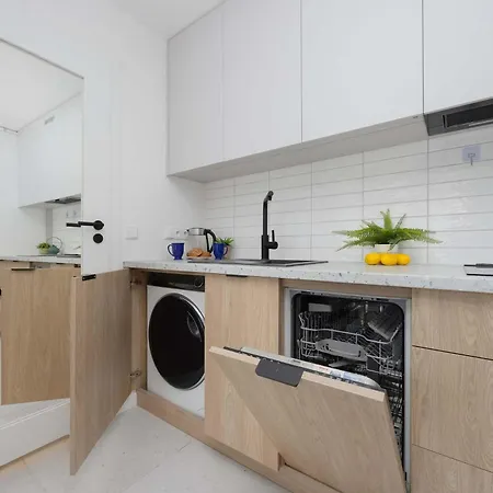 With Balcony Near Metro By Renters Apartment Warschau