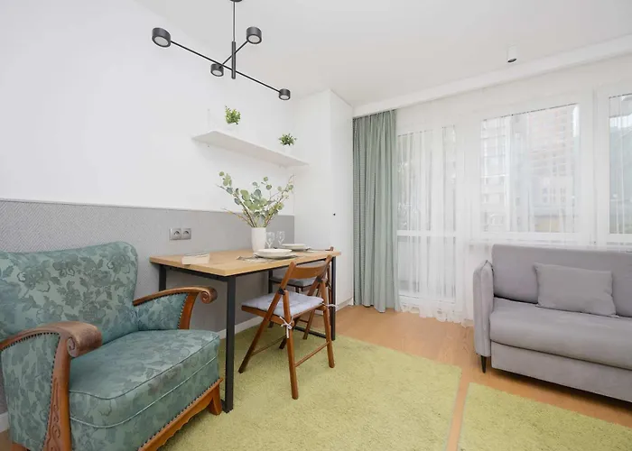 Apartmán With Balcony Near Metro By Renters